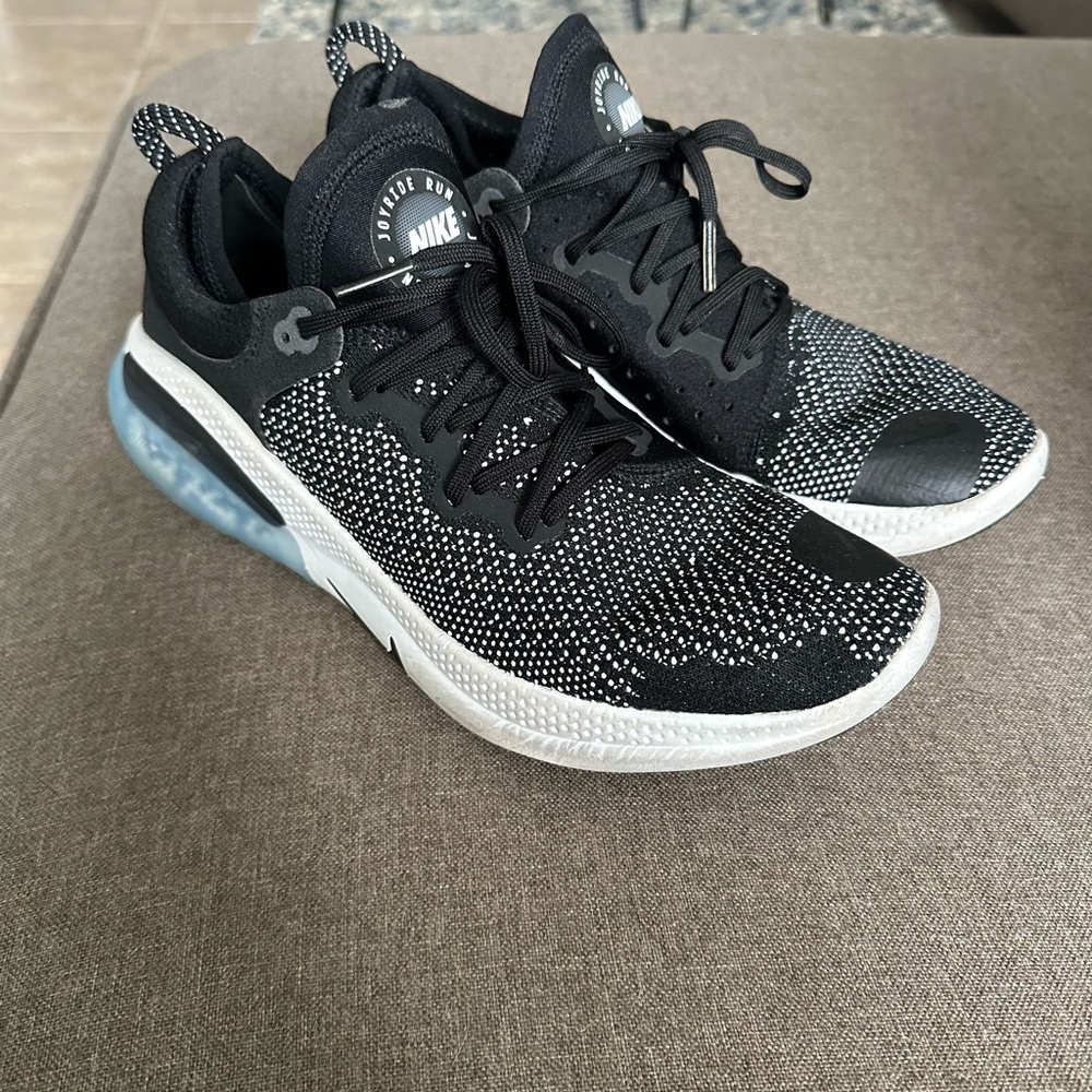Men’s Nike Joyride Black and White Running Shoes Size 9